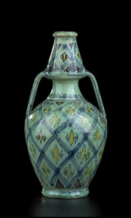 VASO A BOTTIGLIA IN CERAMICA SMALTATA
Iran, XIX-XX secolo