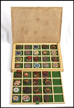 TRENTASEI MEDAGLIE COMMEMORATIVE

Cina, XX secolo