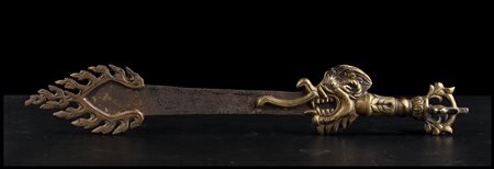 LAMA RITUALE IN METALLO PARZIALMENTE DORATO
Tibet, XX secolo