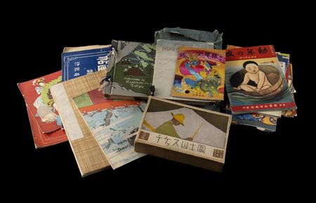 VENTITRÉ LIBRI ILLUSTRATI E TACCUINI DI VARIO TIPO
Giappone, prima metà del XX secolo