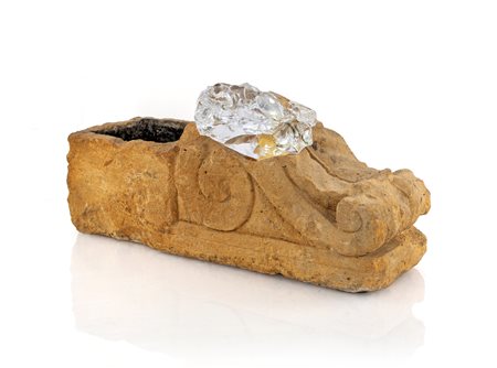 Renzo Tieri ( - ) Ariete Scultura in pietra e vetro cm 16x49x24(h) .