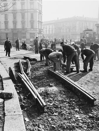 Mario De Biasi (1923-2013)  - Senza titolo (Milano), 1960s