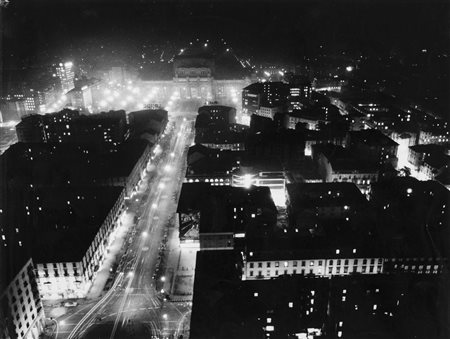 Mario De Biasi (1923-2013)  - Senza titolo (Milano), 1960s