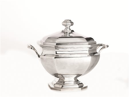 Grande zuppiera, sec. XX, di forma ottagonale, in argento, presa del...