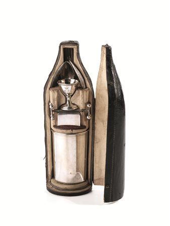 Set da viaggio, Vienna 1832, in argento, composto di bicchiere, cucchiaio,...