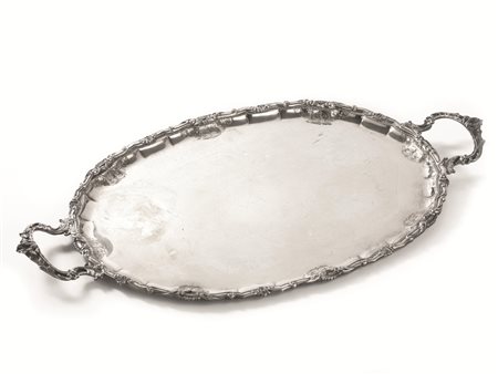 Guantiera, sec. XX, di forma ovale, in argento, bordo e manici sagomati a...