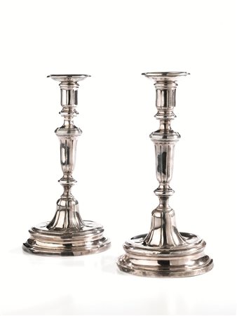 Coppia di candelieri, Stato Pontificio, sec. XIX, in argento, fusto a...