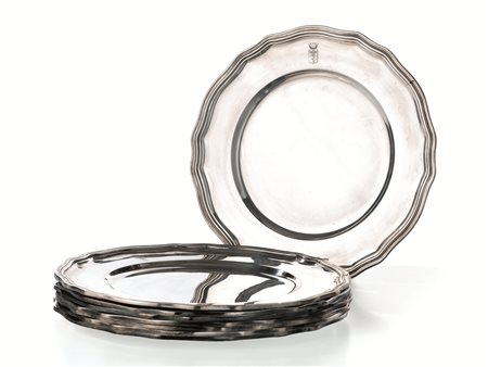 Otto sotto piatti, Miracoli, in argento, tesa sagomata con stemma nobiliare...