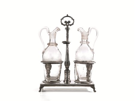 Oliera, sec. XIX, in argento, a due alloggiamenti, su base rettangolare...