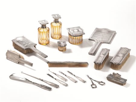 Servito da toilette disegnato da Ernesto Thayaht, 1930, in argento inciso con...