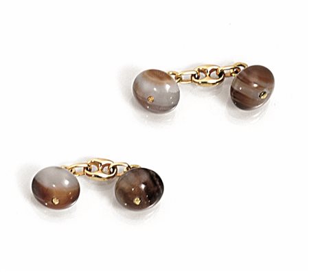 Paio di gemelli in agata e oro giallociascuno realizzato come un doppio...