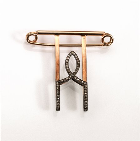 Spilla, firmata Cartier, in oro rosa e diamantirealizzata come uno spillo da...