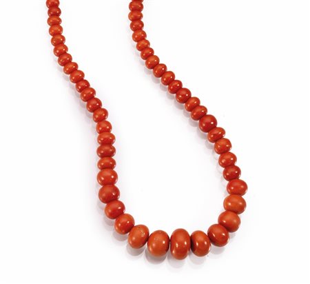 Filo in corallo realizzato ad una fila di sferette poste in gradazione, g 83