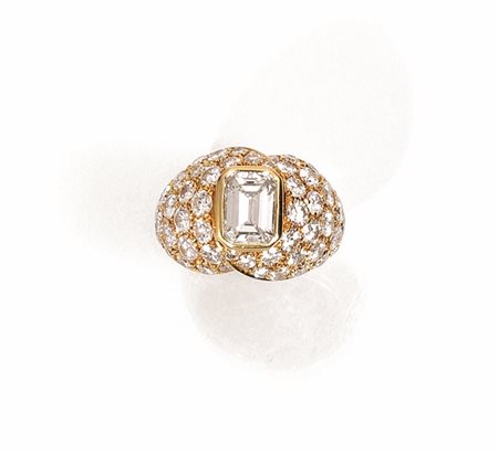 Anello, Damiani, in oro giallo e diamantifascia bombata decorata in pave di...