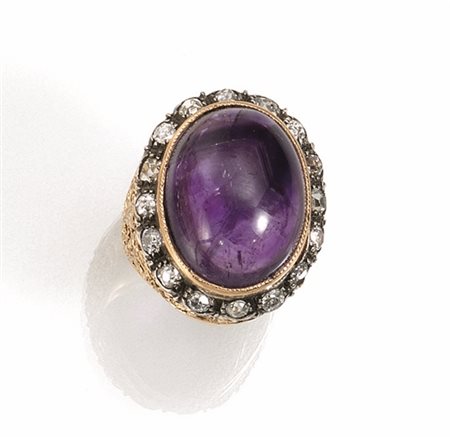 Anello in oro giallo, oro bianco, ametista e diamantirealizzato come una...