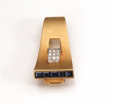 Spilla a clip, anni '40, in oro giallo, zaffiri e diamantidi forma...