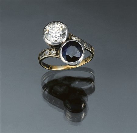 Anello in argento, oro giallo, diamanti e zaffiromontatura contrarie con...