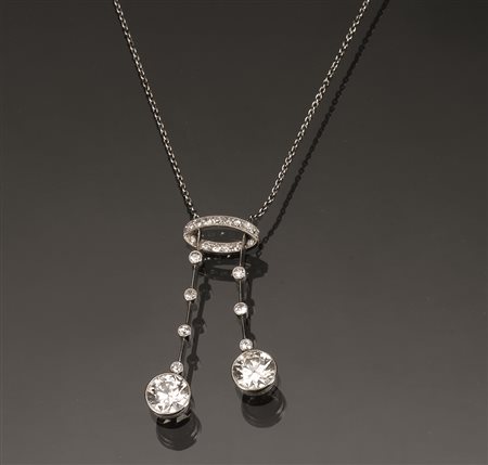 Negligee, anni '20, in oro bianco e diamantirealizzato con una catena a...