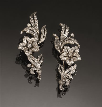 Coppia di spille en tremblant in oro bianco, oro giallo e diamanticiascuna...