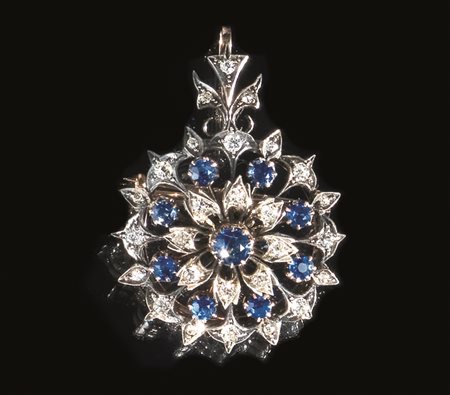Spilla- pendente in argento, oro, zaffiri e diamantimodellata come una...