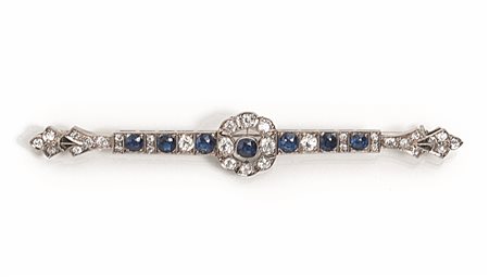 Spilla, inizi sec. XX, in oro bianco, diamanti e zaffirirealizzata come una...