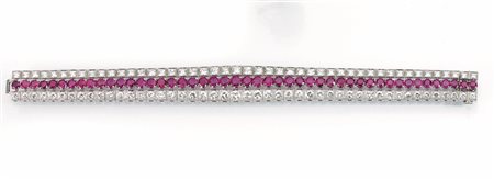 Bracciale in oro bianco, rubini e diamantimontatura snodabile realizzata come...