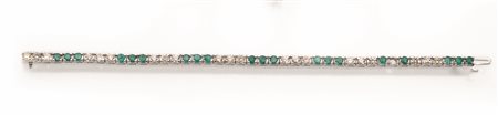 Bracciale tennis in oro bianco, diamanti e smeraldirealizzato ad una linea di...