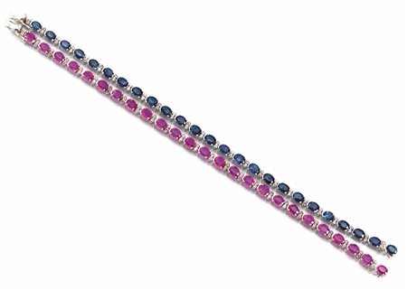 Bracciale in oro bianco, zaffiri e diamantirealizzato ad una fila di zaffiri...