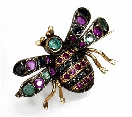 Quattro spille, fine sec. XIX, in oro a basso titolo e pietrerispettivamente:...