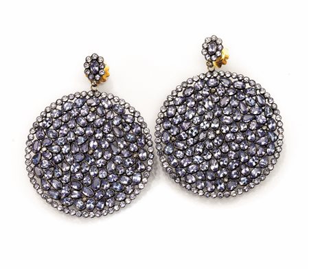 Paio di orecchini pendenti in argento, oro giallo, tanzanite e diamanti...