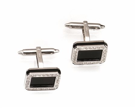 Paio di gemelli in oro bianco, onice e diamanti ciascuno realizzato come un...