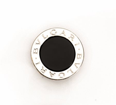 Anello, Bulgari Bulgari Big, in oro bianco e onice, con astucciomontatura in...