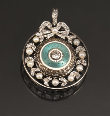 Pendente, anni '20, in oro bianco, oro giallo, diamanti, perle e smaltodi...