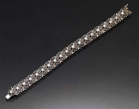 Bracciale in oro bianco e diamantilavorato a maglia flessibile in corolle...