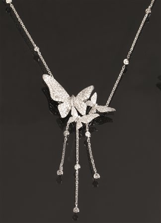 Collana girocollo in oro bianco e diamantirealizzata con un catena a maglia...