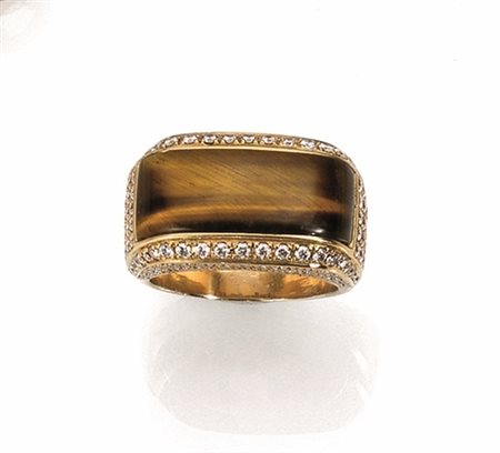 Anello in oro giallo, diamanti e occhio di tigrerealizzata come una fascia...