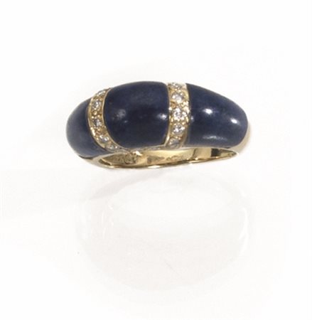 Anello in oro giallo, lapislazzuli e diamantirealizzato come una fascia...