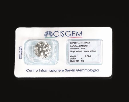 Diamante taglio brillante di ct 8,74, colore L purezza SI2. Il brillante,...