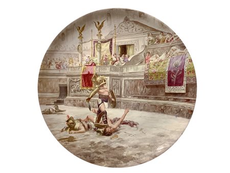 Pasquale Cappelli (Napoli 26 agosto 1866)  - Grande piatto Con dipinto raffigurante scena di lotta di Gladiatori in anfiteatro, Fine 19° Secolo