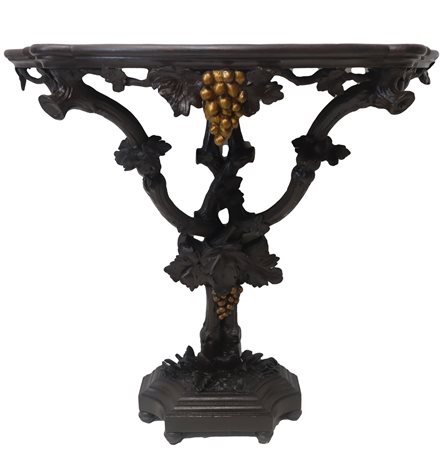 Console in legno intagliato a foglie di vite., Venice, Fine 19° Secolo