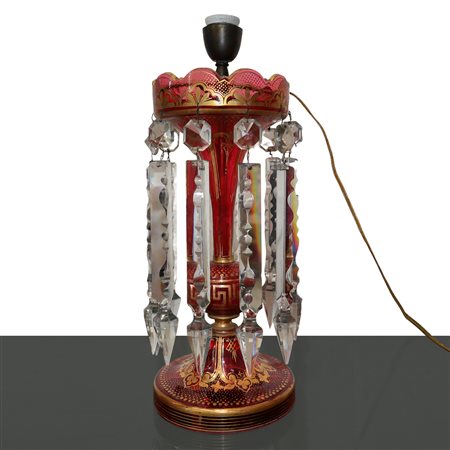 Lume in vetro colorato e bordure in oro e brindoli in cristallo