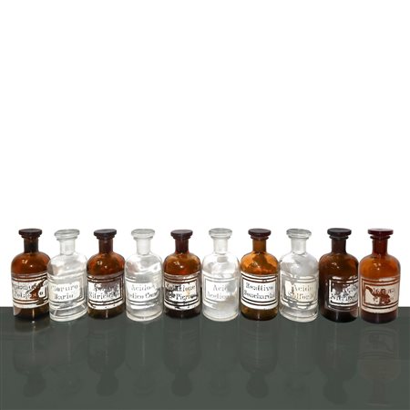 N. 10 Antichi Flaconi da farmacia/laboratorio con tappo in vetro numerato