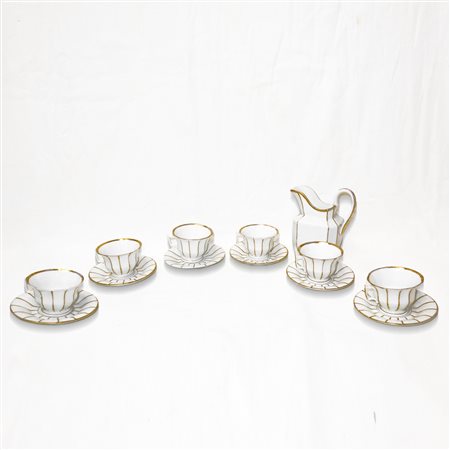 Servizio da tè in porcellana Vecchia Parigi con decorazioni in oro.