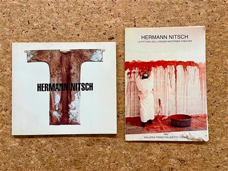 HERMANN NITSCH - Lotto unico di 2 cataloghi, di cui 1 autografato