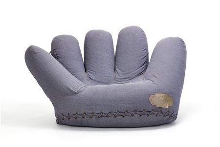 Jonathan De Pas (1932-1991), Donato D'Urbino (1935), Paolo Lomazzi (1936) Guanto