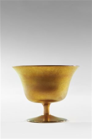 Tiffany Alzatina in vetro "Favrile". New York, inizio secolo XX. Firmato a punta