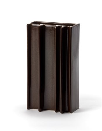 Angelo Mangiarotti Vaso in ceramica marrone. Esecuzione Brambilla, Milano, anni