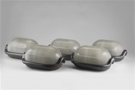 Achille Castiglioni Gruppo di cinque lampade da parete modello "Noce". Produzion