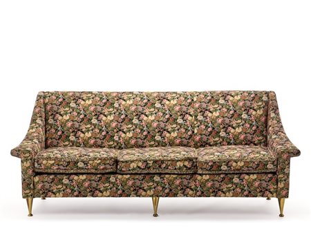 Divano a tre posti rivestito in tessuto policromo a fiori, gambe troncoconiche