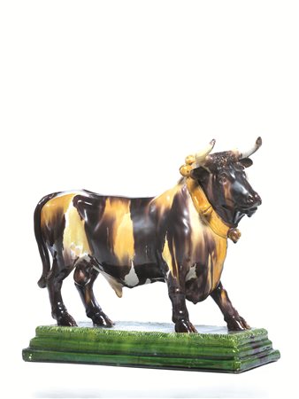 Scultura, Spagna, sec. XX, in ceramica policroma modellata come un toro su...